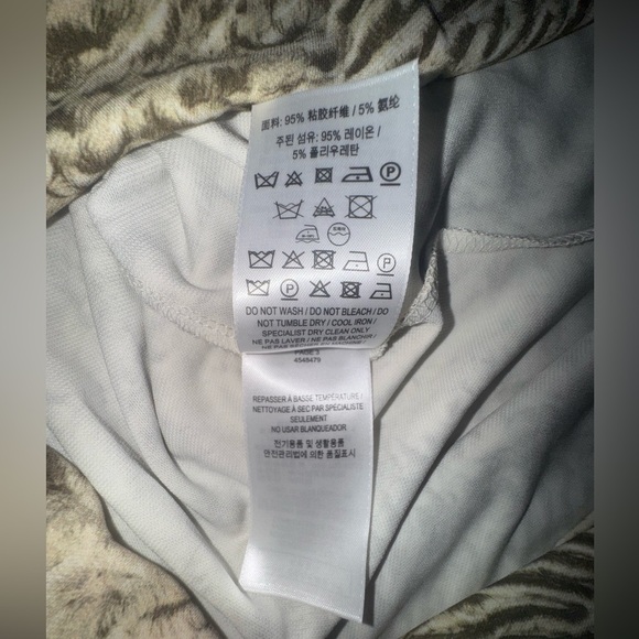 Burberry Pale Taupe Astrakhan Print Long-sleeve Brand tag missing. Size SM. EUC - Picture 12 of 16